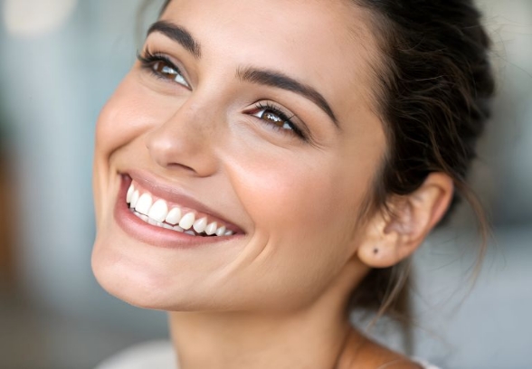 Portrait of smiling woman with healthy teeth